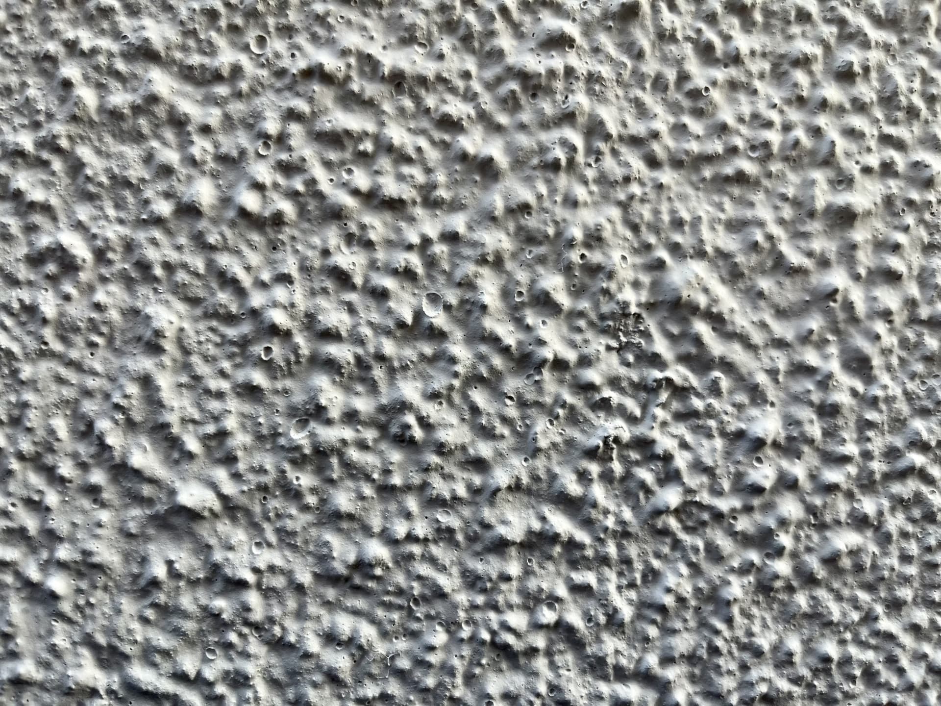 コンクリート表面に発生した多数のピンホール欠陥