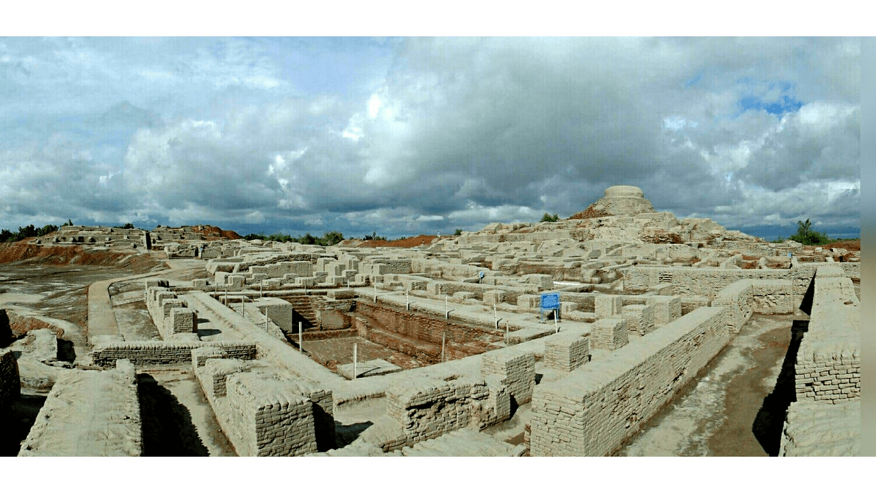 モヘンジョダロの大浴場跡。4500年前の都市に下水道があった(撮影:Nikesh chawla/CC BY-SA 4.0)
